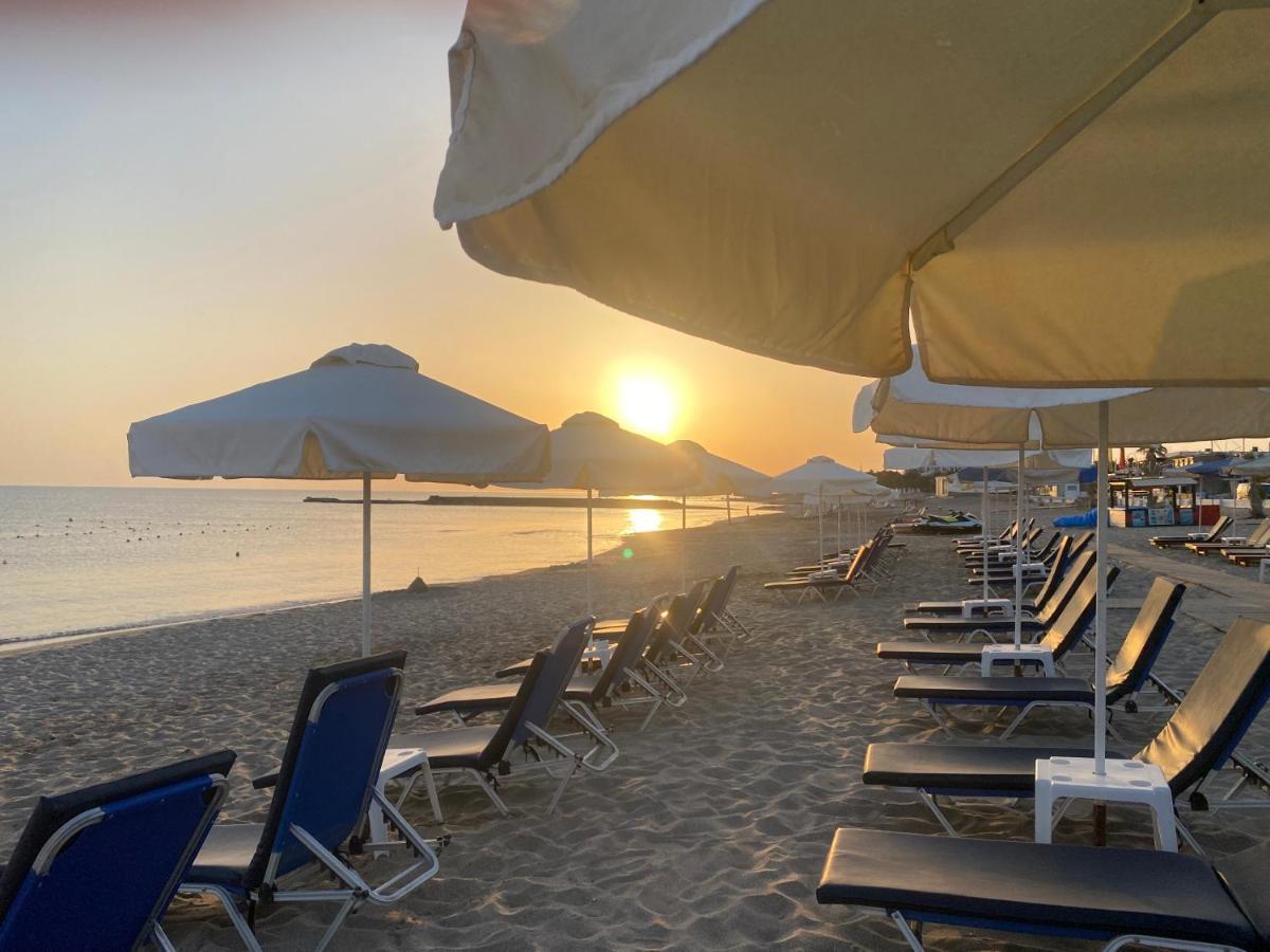 Mikes On The Beach Hersonissos  Exterior photo